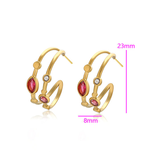 Ohrringe aus goldplattierter Legierung mit rotem Emporia®-Kristall und weißem Emporia® Kristall