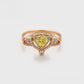 Ring aus goldplattierterr Legierung mit gelbem Emporia®-Kristall und weißem Emporia® Kristall