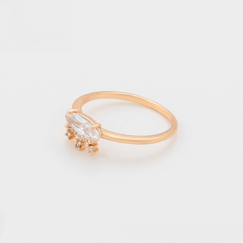 Ring aus goldplattierterr Legierung mit weißem Emporia® Kristall 6 