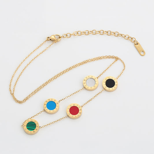 Halskette aus goldplattierter Legierung mit rotem Emporia®-Kristall und blauem Emporia®-Kristall
