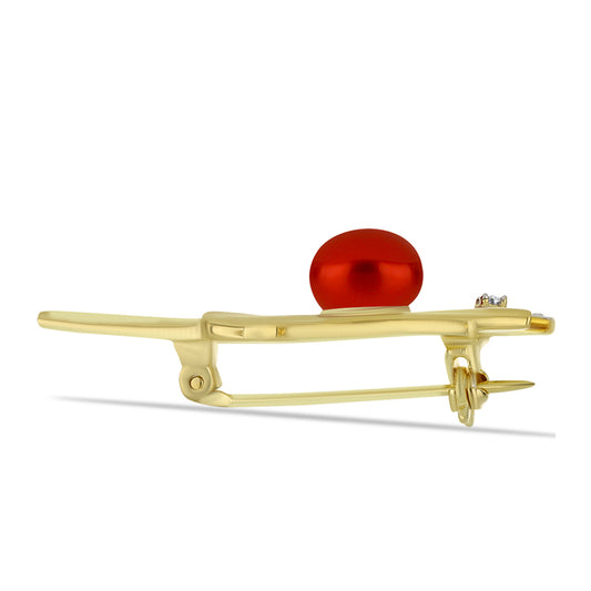 Goldplattierte Silberbrosche mit roter Süßwasserperle und weißem Topas