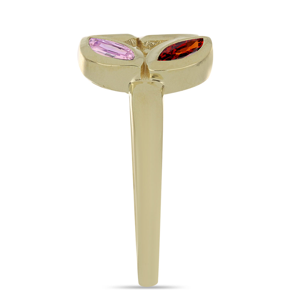 Goldplattierter Silberring mit regenbogenfarbenem Rosebery Saphir