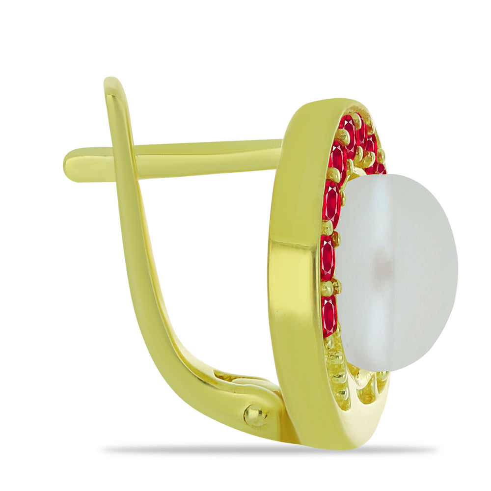 Goldplattierte Silberohrringe mit weißer Süßwasserperle und Rubin aus Madagaskar