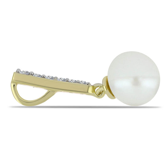 Goldplattierter Silberanhänger mit weißer Süßwasserperle und weißem Topas