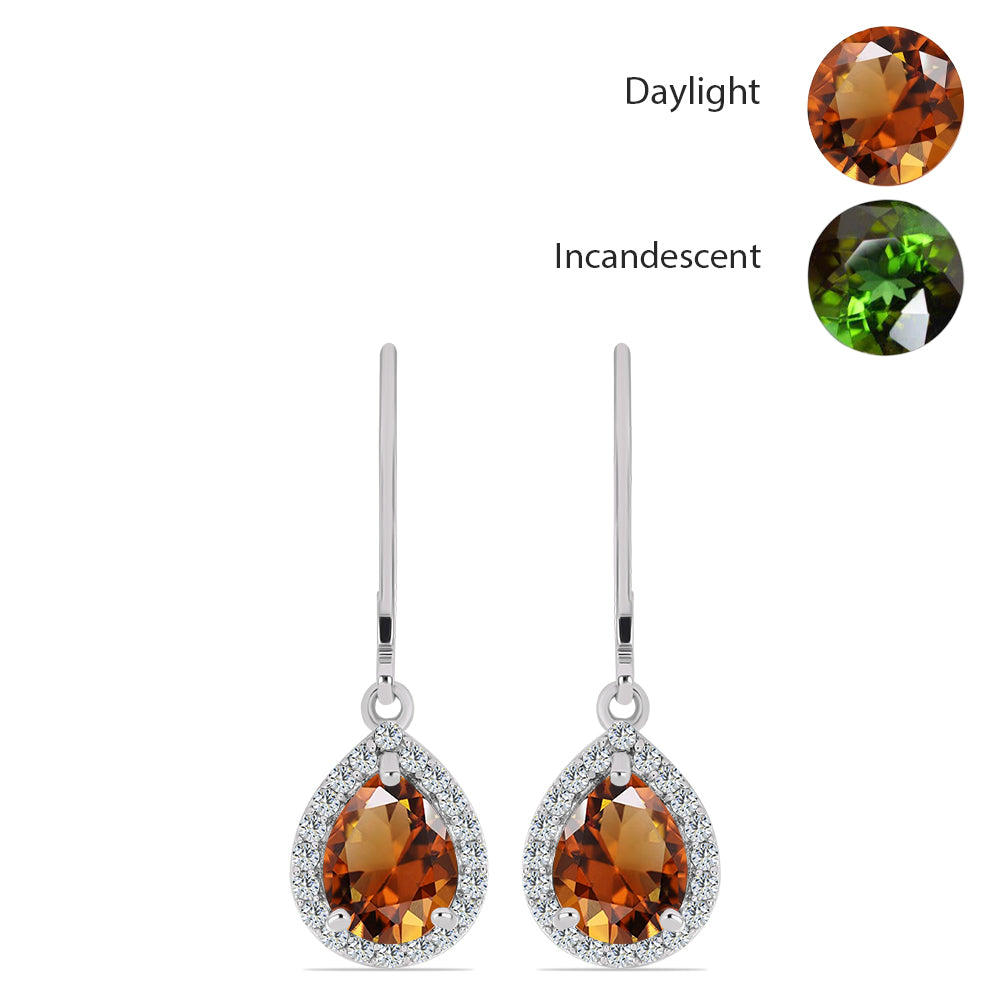 Silberohrringe mit zertifiziertem laborgezüchteten Zultanit aus Anatolien und weißem Topas