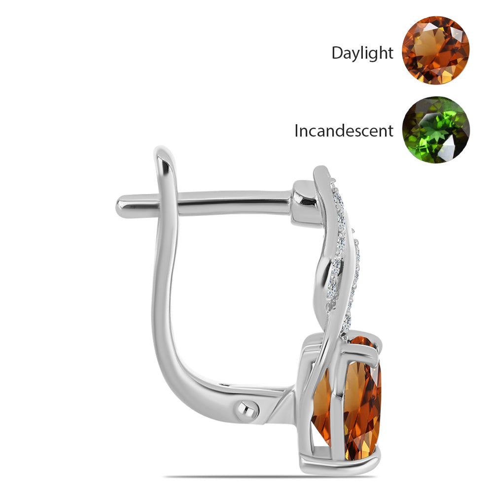 Silberohrringe mit zertifiziertem laborgezüchteten Zultanit aus Anatolien und weißem Topas 2 