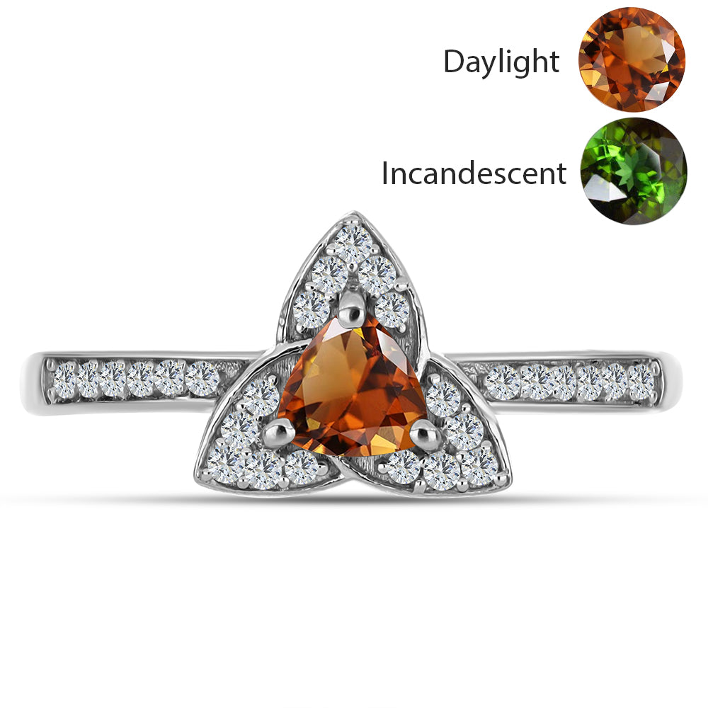 Silberring mit zertifiziertem laborgezüchteten Zultanit aus Anatolien und weißem Topas 1 