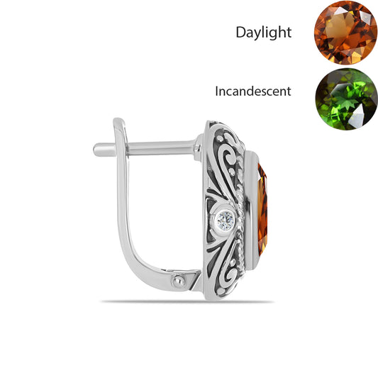 Silberohrringe mit zertifiziertem laborgezüchteten Zultanit aus Anatolien und weißem Topas