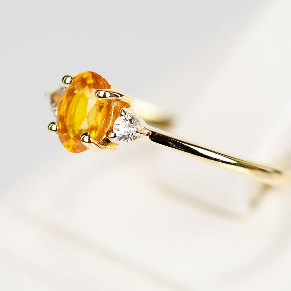 Goldplattierter Silberring mit gelbem Rosebery Saphir und weißem Topas 3 