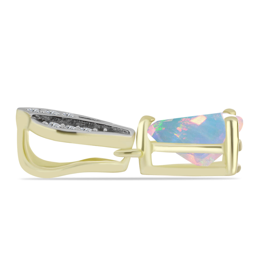 Goldplattierter Silberanhänger mit Welo-Opal und weißem Topas
