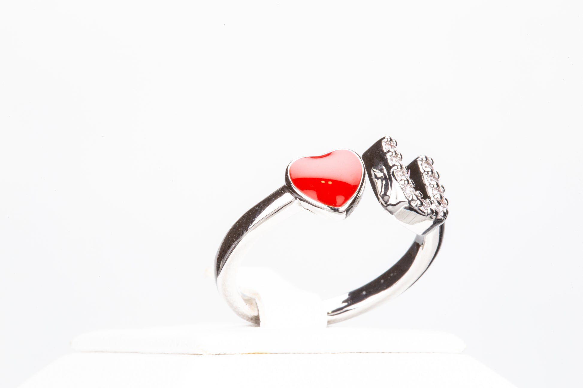 Ring aus goldplattierterr Legierung mit rotem Emporia®-Kristall 2 