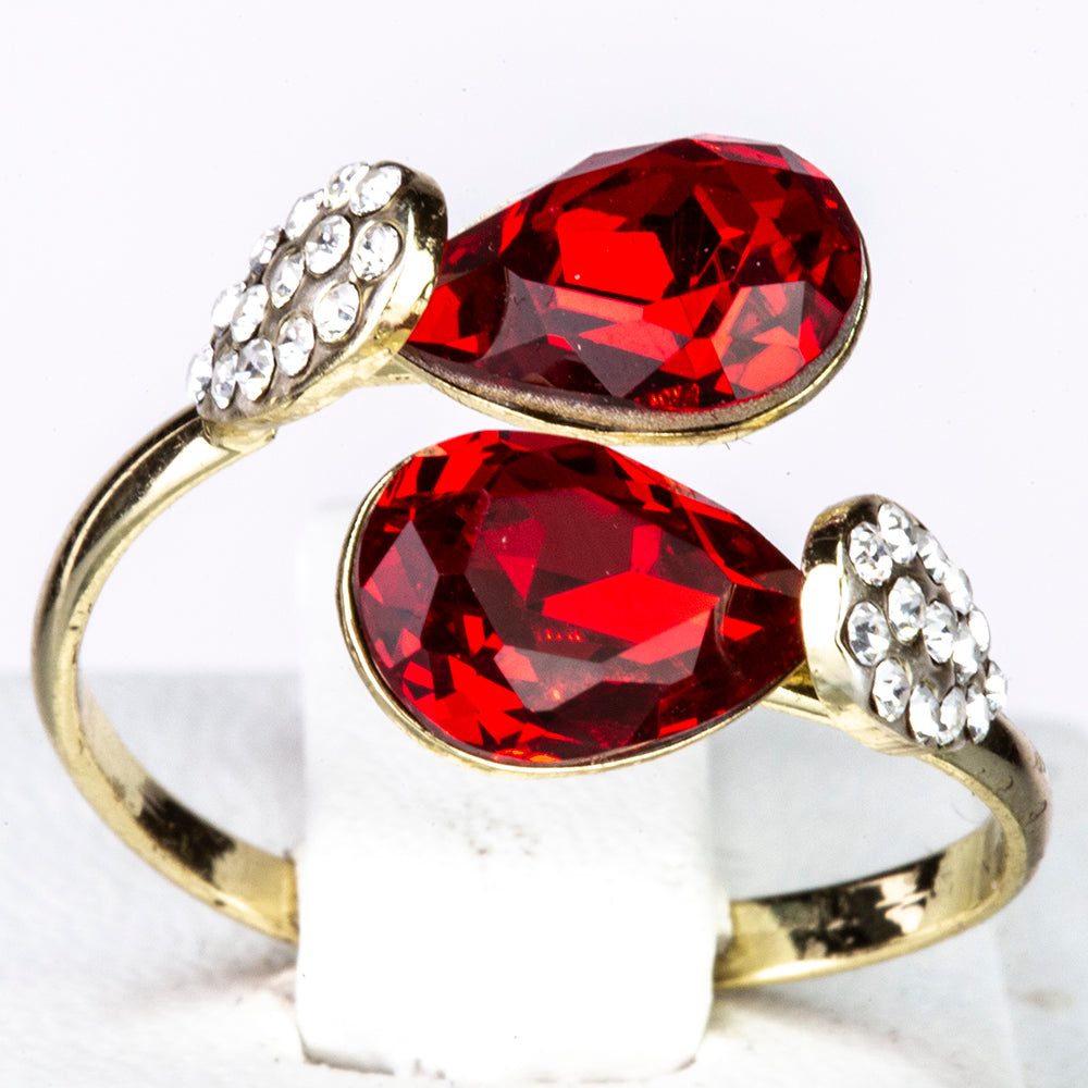Ohrringe aus goldplattierter Legierung mit rotem Emporia®-Kristall