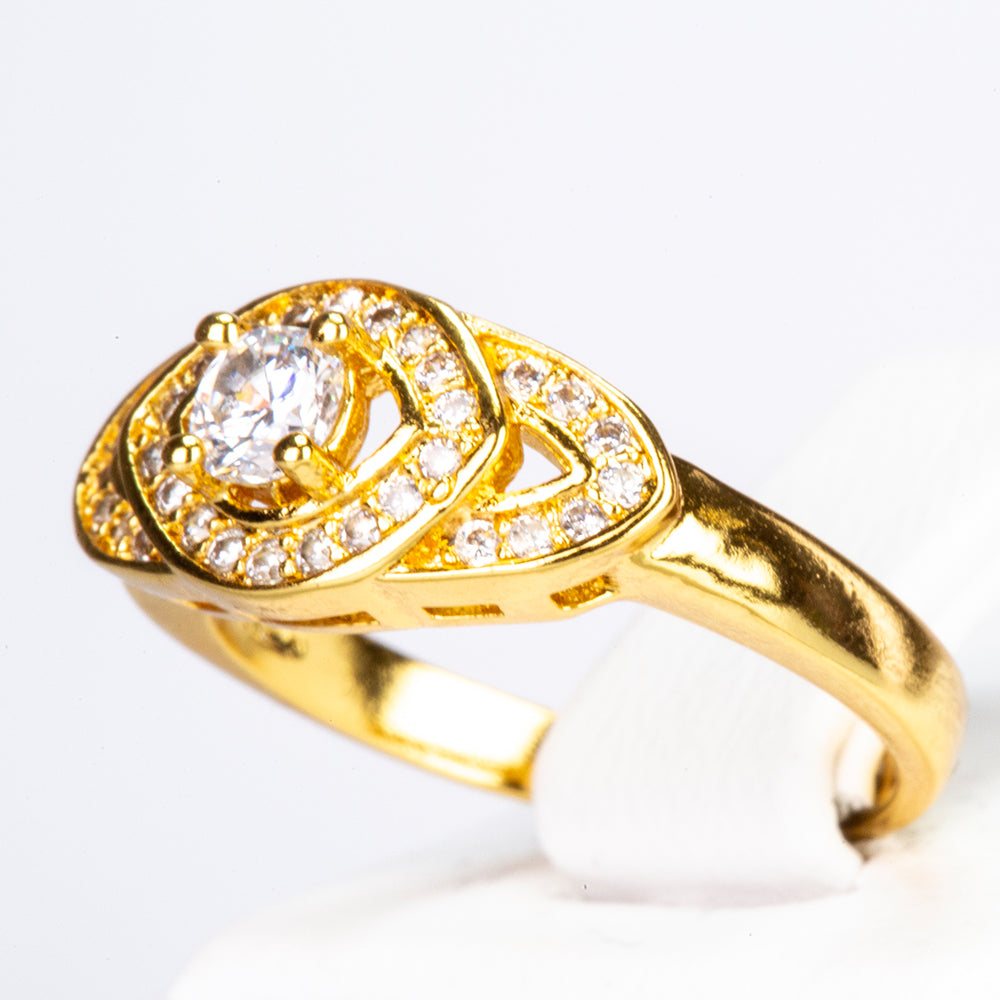 Ring aus goldplattierterr Legierung mit weißem Zirkon