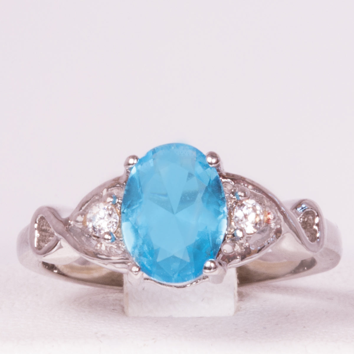 Ring aus goldplattierterr Legierung mit blauem Emporia®-Kristall 1 