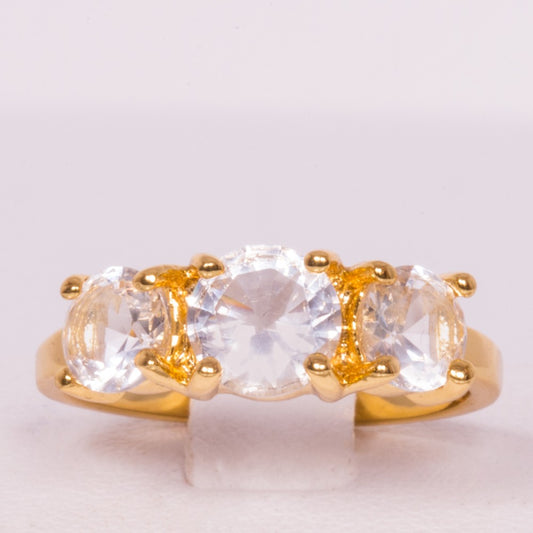 Ring aus goldplattierterr Legierung mit weißem Emporia® Kristall