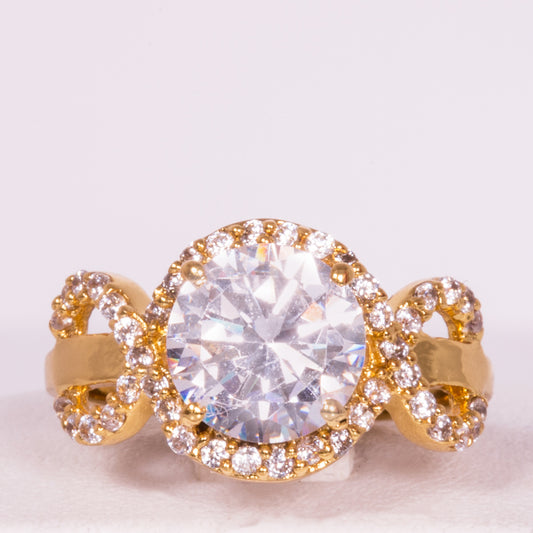 Ring aus goldplattierterr Legierung mit weißem Emporia® Kristall