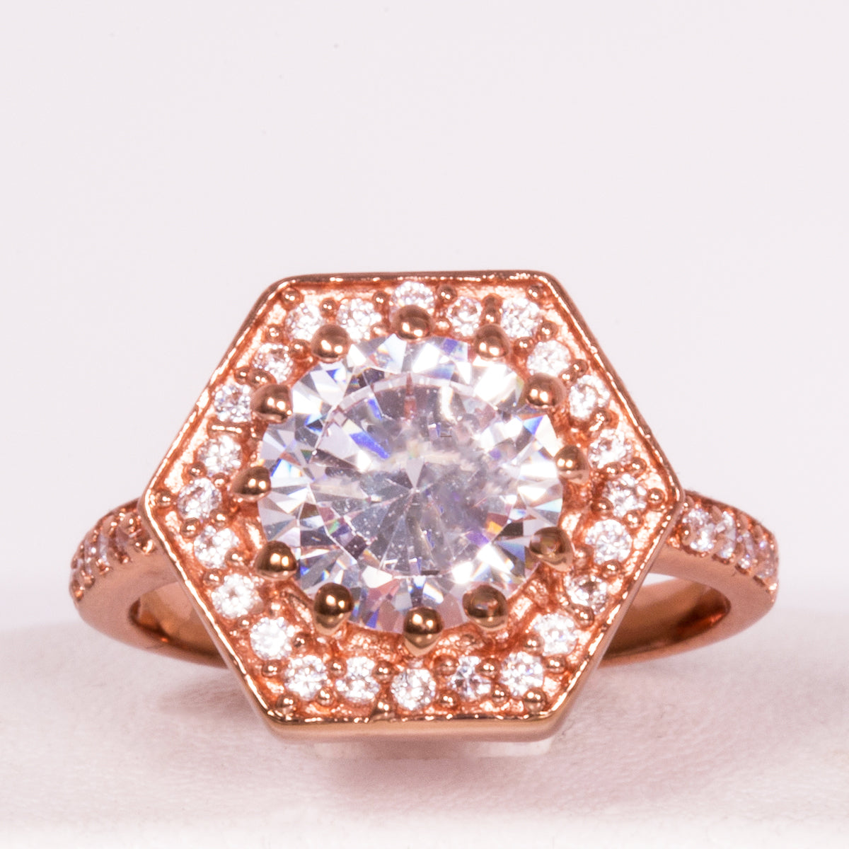 Ring aus goldplattierterr Legierung mit weißem Emporia® Kristall 1 