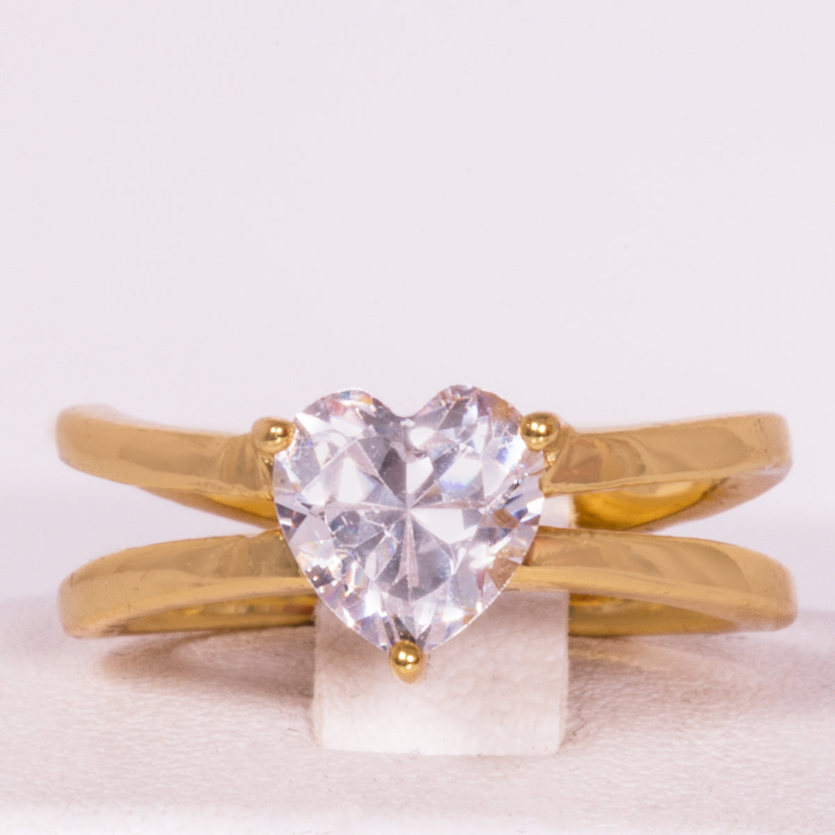 Ring aus goldplattierterr Legierung mit weißem Emporia® Kristall