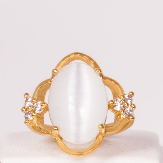 Ring aus goldplattierterr Legierung mit weißem Emporia® Kristall