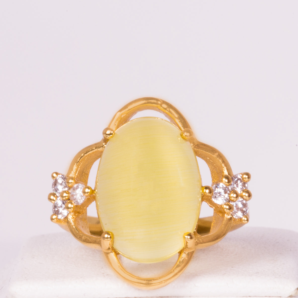 Ring aus goldplattierterr Legierung mit weißem Emporia® Kristall 1 