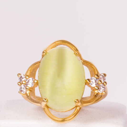 Ring aus goldplattierterr Legierung mit weißem Emporia® Kristall
