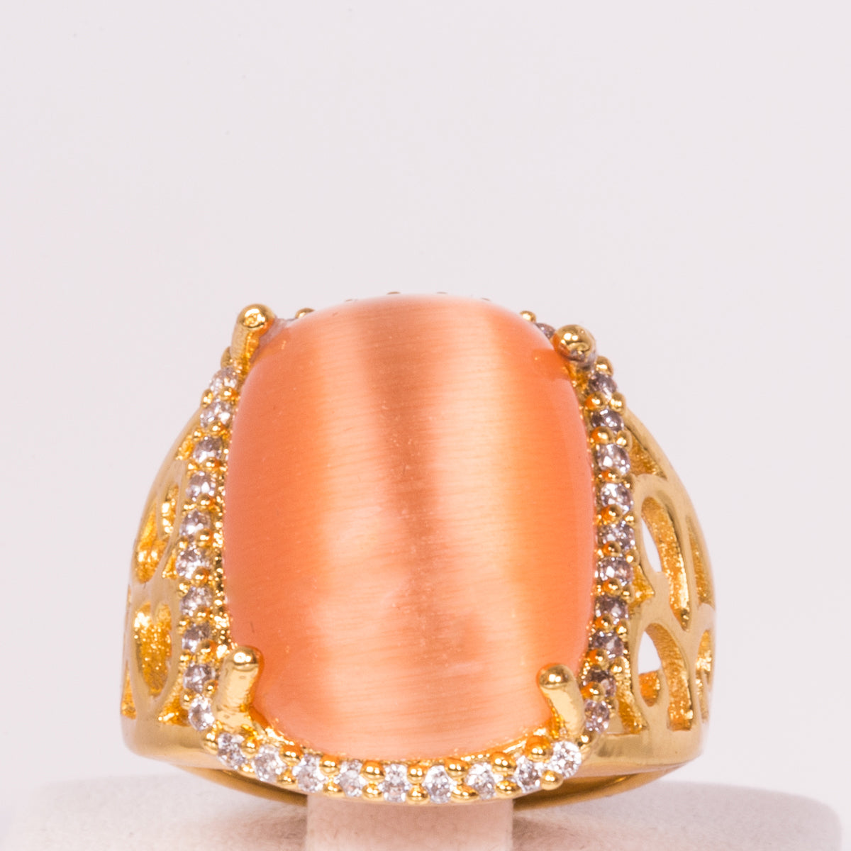 Ring aus goldplattierterr Legierung mit weißem Emporia® Kristall