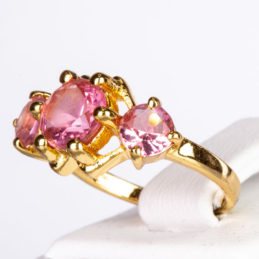 Ring aus goldplattierterr Legierung mit rosafarbenem Emporia® Kristall