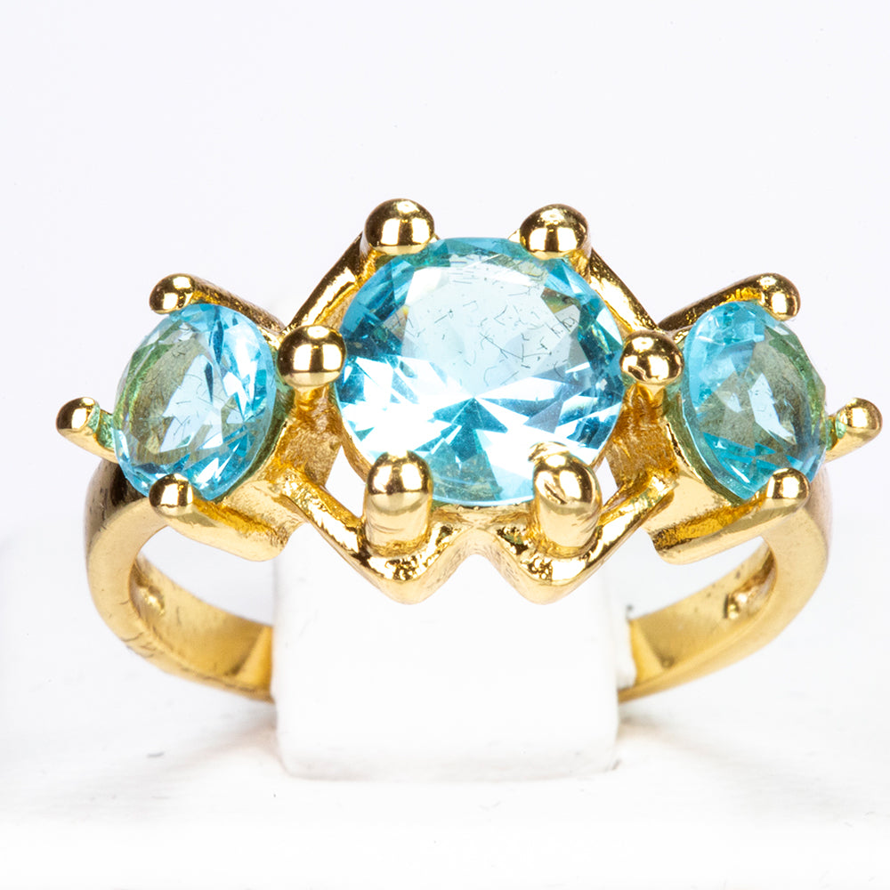 Ring aus goldplattierterr Legierung mit blauem Emporia®-Kristall
