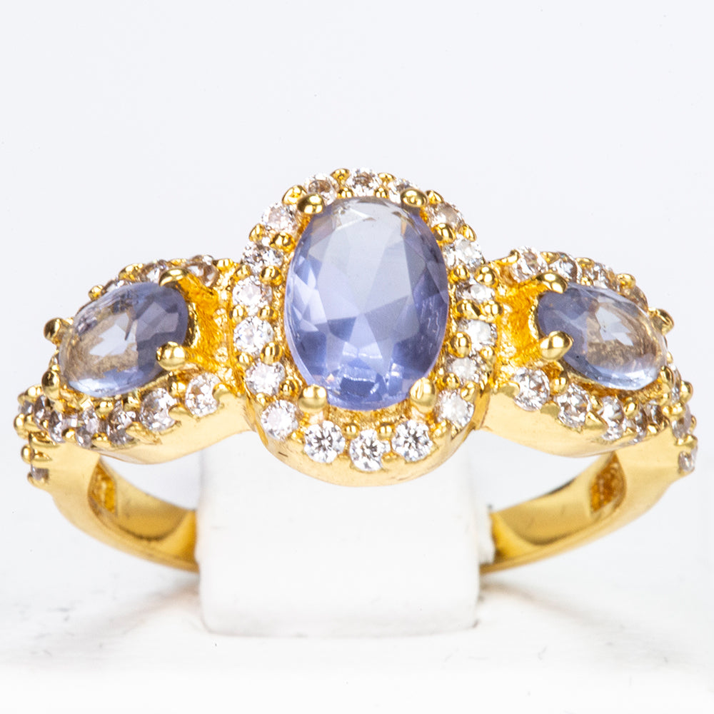 Ring aus goldplattierterr Legierung mit blauem Emporia®-Kristall