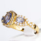 Ring aus goldplattierterr Legierung mit blauem Emporia®-Kristall