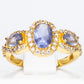 Ring aus goldplattierterr Legierung mit blauem Emporia®-Kristall