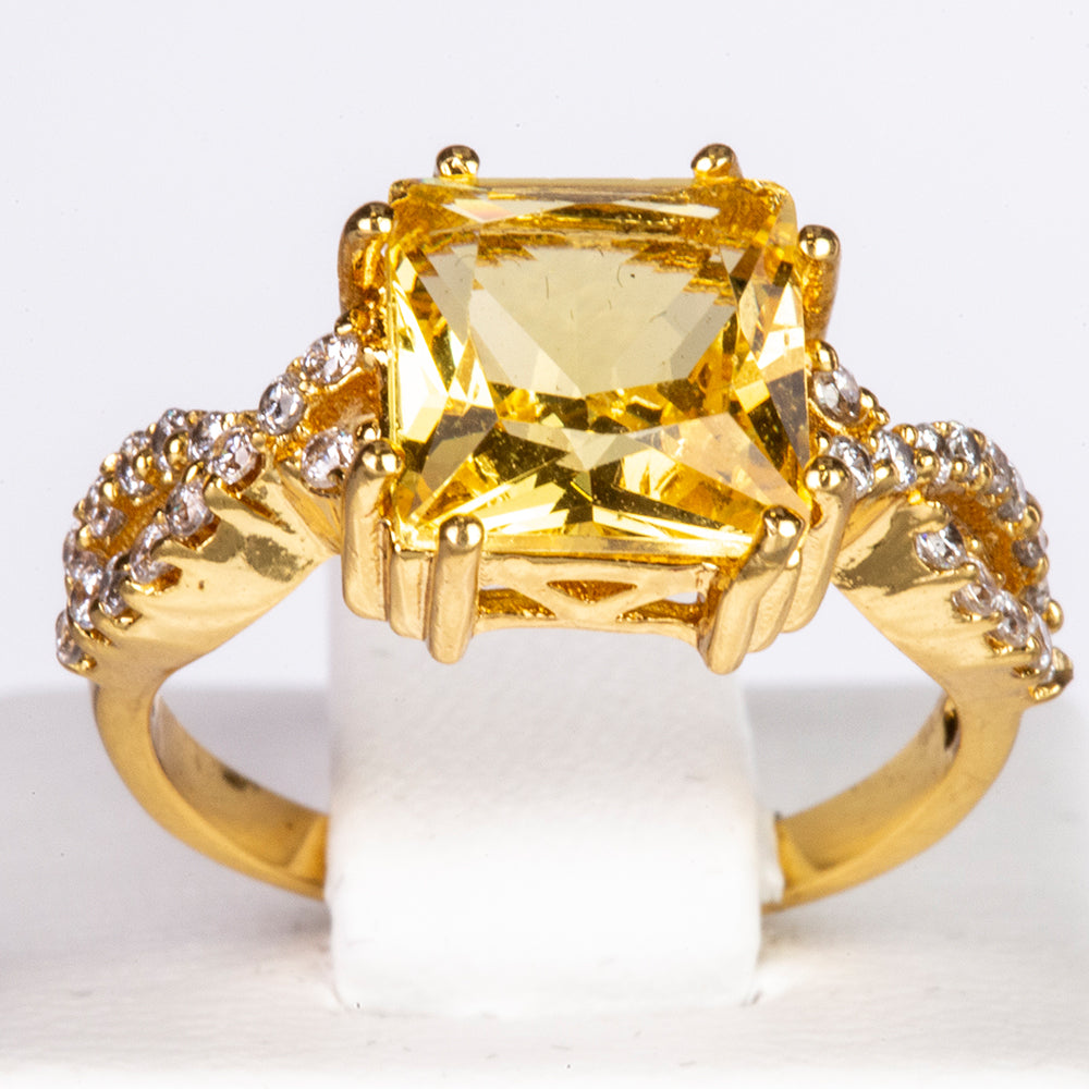 Ring aus goldplattierterr Legierung mit gelbem Emporia®-Kristall 1 