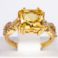 Ring aus goldplattierterr Legierung mit gelbem Emporia®-Kristall