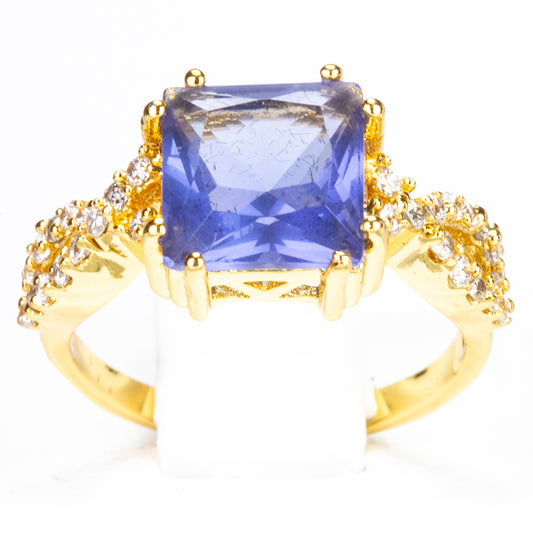 Ring aus goldplattierterr Legierung mit blauem Emporia®-Kristall