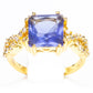Ring aus goldplattierterr Legierung mit blauem Emporia®-Kristall