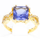 Ring aus goldplattierterr Legierung mit blauem Emporia®-Kristall