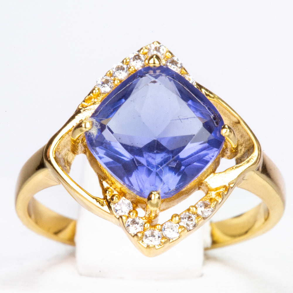 Ring aus goldplattierterr Legierung mit blauem Emporia®-Kristall 1 