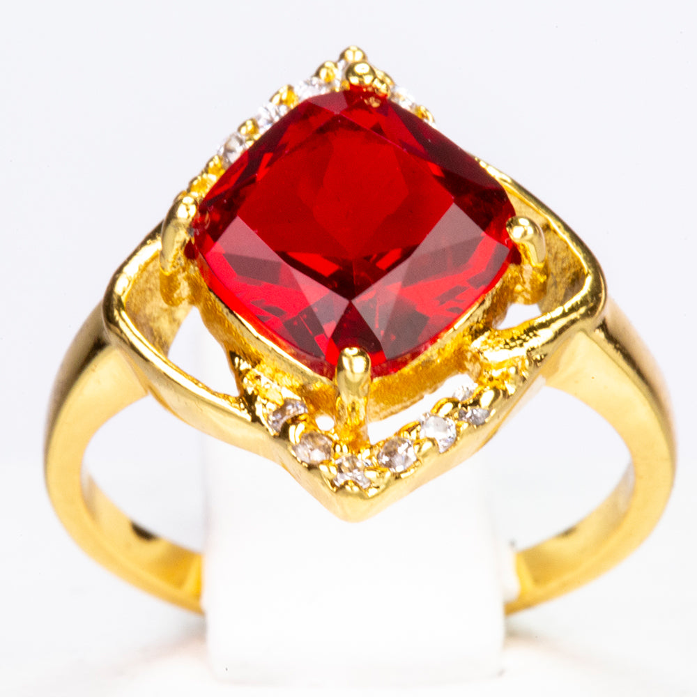 Ring aus goldplattierterr Legierung mit rotem Emporia®-Kristall 1 
