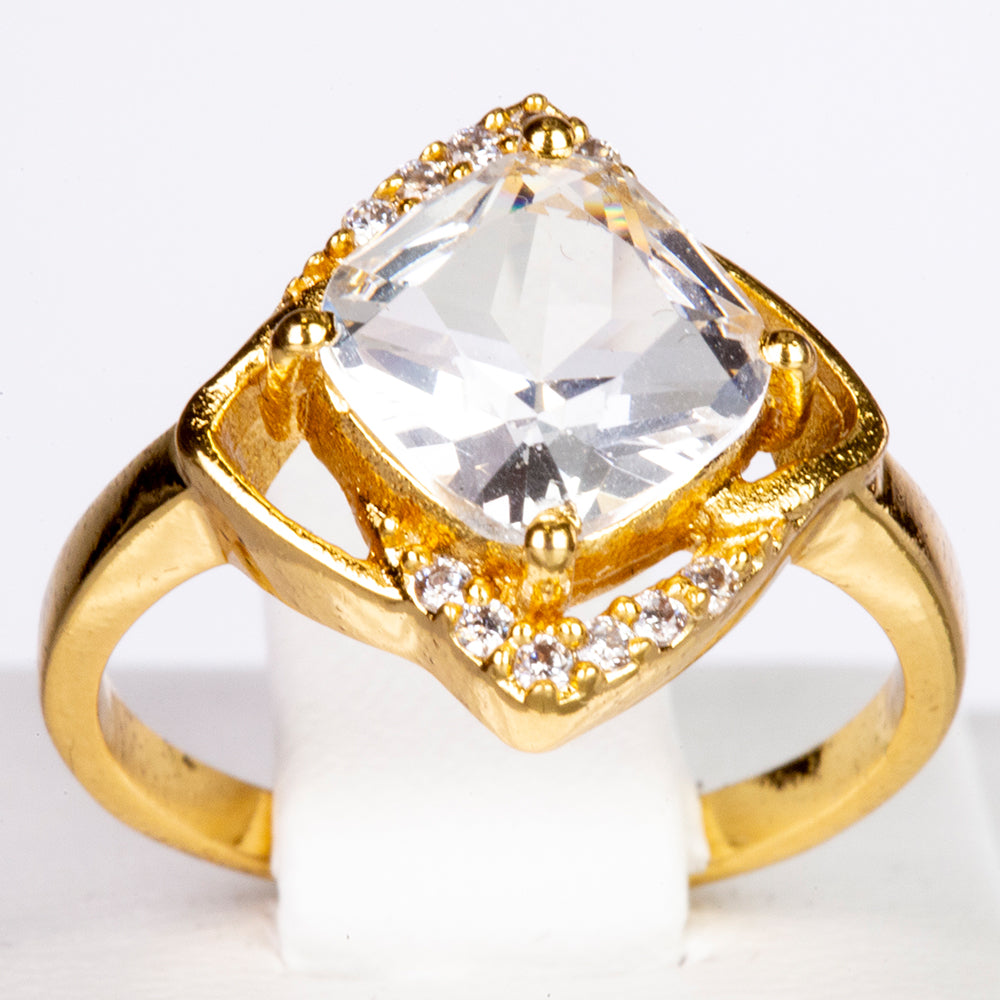 Ring aus goldplattierterr Legierung mit weißem Emporia® Kristall 1 