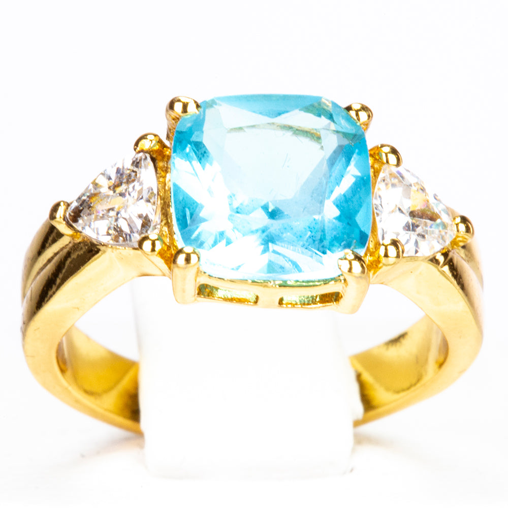 Ring aus goldplattierterr Legierung mit blauem Emporia®-Kristall 2 