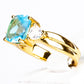 Ring aus goldplattierterr Legierung mit blauem Emporia®-Kristall