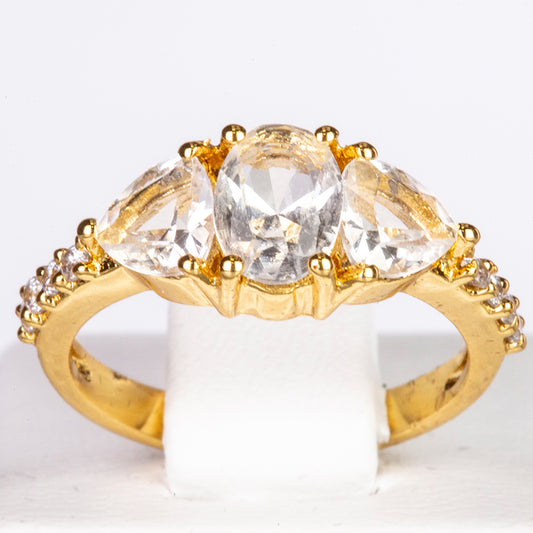 Ring aus goldplattierterr Legierung mit weißem Emporia® Kristall
