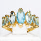Ring aus goldplattierterr Legierung mit blauem Emporia®-Kristall
