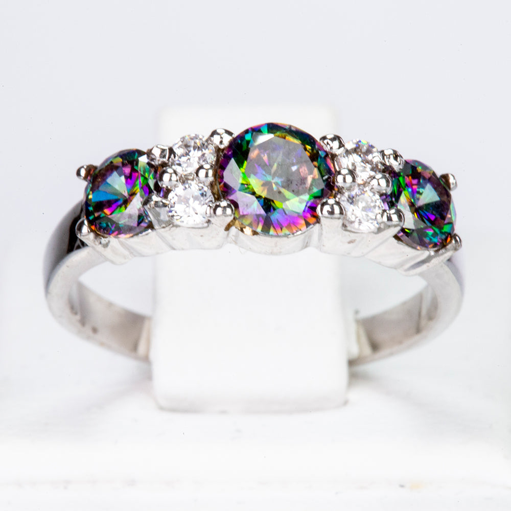 Ring aus goldplattierterr Legierung mit grünem Emporia® Kristall und weißem Emporia® Kristall