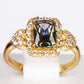 Ring aus goldplattierterr Legierung mit grünem Emporia® Kristall und weißem Emporia® Kristall