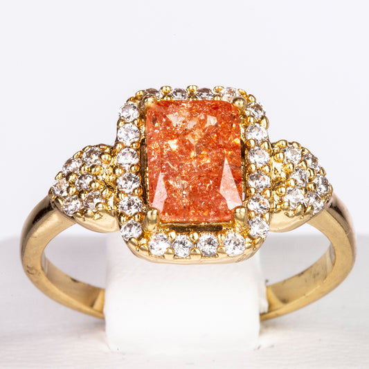 Ring aus goldplattierterr Legierung mit orangefarbenem Emporia® Kristall und weißem Emporia® Kristall