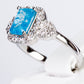 Ring aus goldplattierterr Legierung mit blauem Emporia®-Kristall und weißem Emporia® Kristall