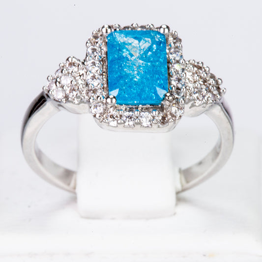 Ring aus goldplattierterr Legierung mit blauem Emporia®-Kristall und weißem Emporia® Kristall