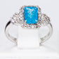 Ring aus goldplattierterr Legierung mit blauem Emporia®-Kristall und weißem Emporia® Kristall