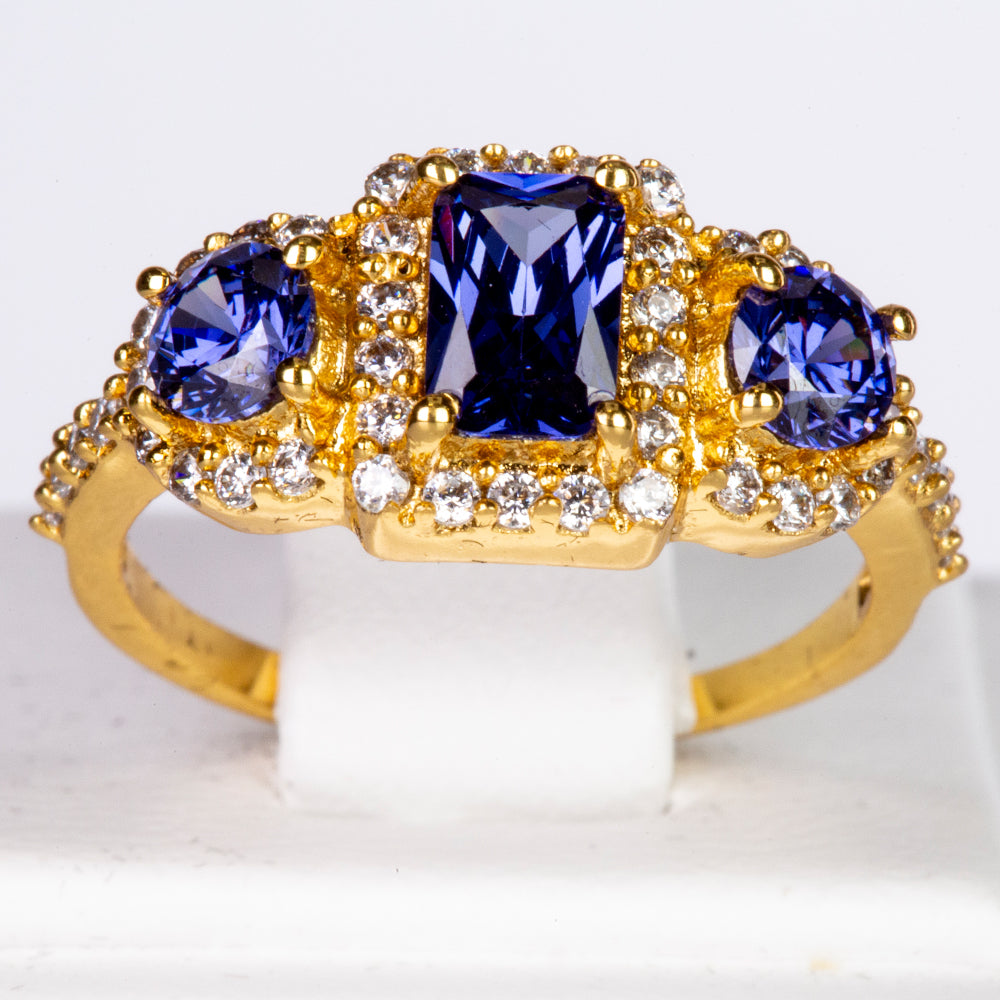 Ring aus goldplattierterr Legierung mit blauem Emporia®-Kristall und weißem Emporia® Kristall 1 